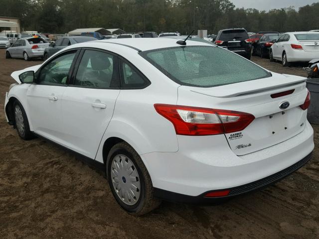 1FAHP3F26CL218980 - 2012 FORD FOCUS SE WHITE photo 3