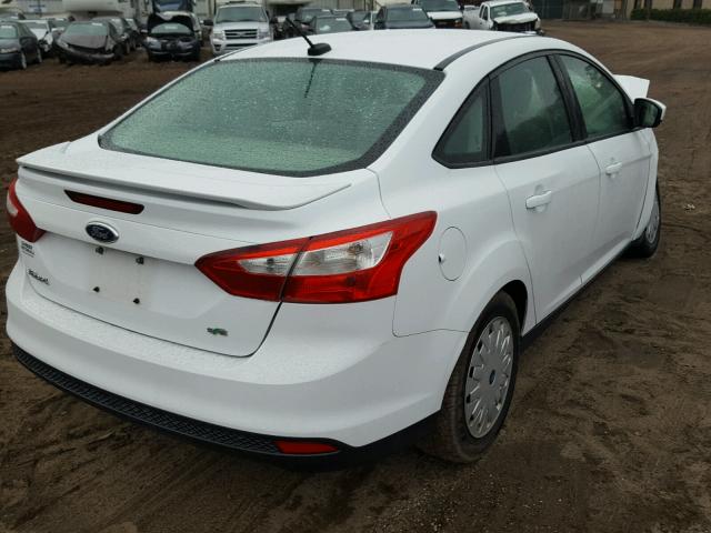 1FAHP3F26CL218980 - 2012 FORD FOCUS SE WHITE photo 4