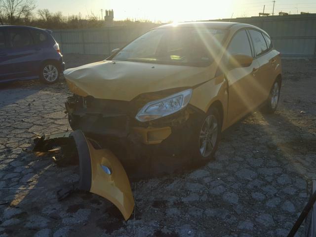 1FAHP3K20CL257232 - 2012 FORD FOCUS SE ORANGE photo 2