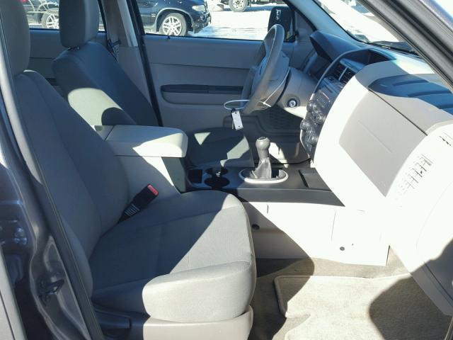 1FMCU0C74BKC41461 - 2011 FORD ESCAPE XLS GRAY photo 5