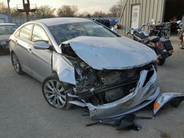 5NPEC4AC0DH772228 - 2013 HYUNDAI SONATA SE SILVER photo 1