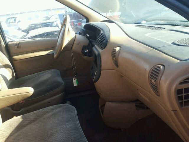 2P4GP2435WR605653 - 1998 PLYMOUTH GRAND VOYA GREEN photo 5