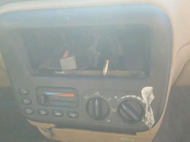 2P4GP2435WR605653 - 1998 PLYMOUTH GRAND VOYA GREEN photo 9