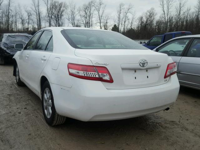 4T1BF3EK1BU627610 - 2011 TOYOTA CAMRY BASE WHITE photo 3