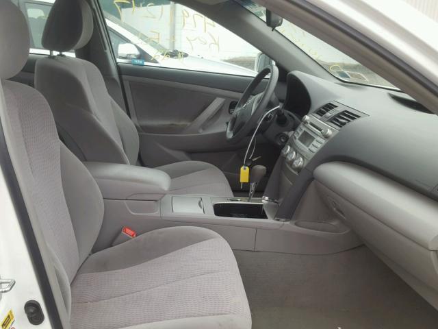 4T1BF3EK1BU627610 - 2011 TOYOTA CAMRY BASE WHITE photo 5