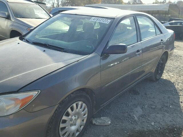 4T1BE30K62U573795 - 2002 TOYOTA CAMRY LE GRAY photo 2