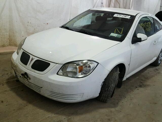 1G2AS18H797254652 - 2009 PONTIAC G5 WHITE photo 9