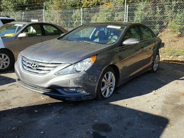 5NPEC4AC7CH373055 - 2012 HYUNDAI SONATA SE GRAY photo 2