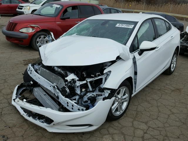 1G1BE5SM4H7255009 - 2017 CHEVROLET CRUZE LT WHITE photo 2