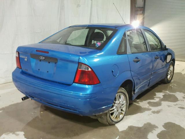 1FAFP34N87W321181 - 2007 FORD FOCUS ZX4 BLUE photo 4