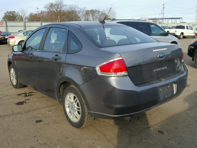 1FAHP3FN4AW268122 - 2010 FORD FOCUS SE GRAY photo 3