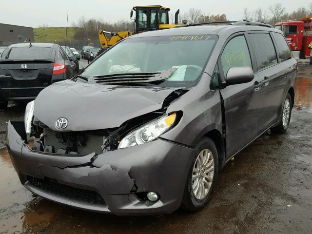 5TDYK3DCXCS274066 - 2012 TOYOTA SIENNA XLE GRAY photo 2