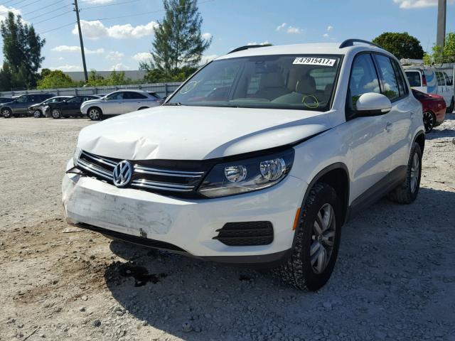 WVGAV7AX4GK000040 - 2016 VOLKSWAGEN TIGUAN S WHITE photo 2