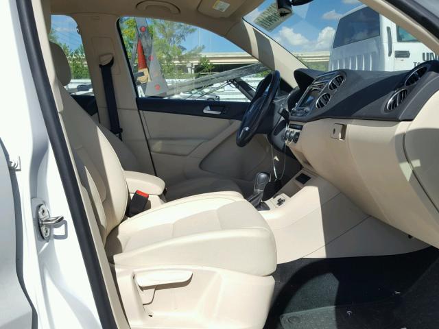 WVGAV7AX4GK000040 - 2016 VOLKSWAGEN TIGUAN S WHITE photo 5