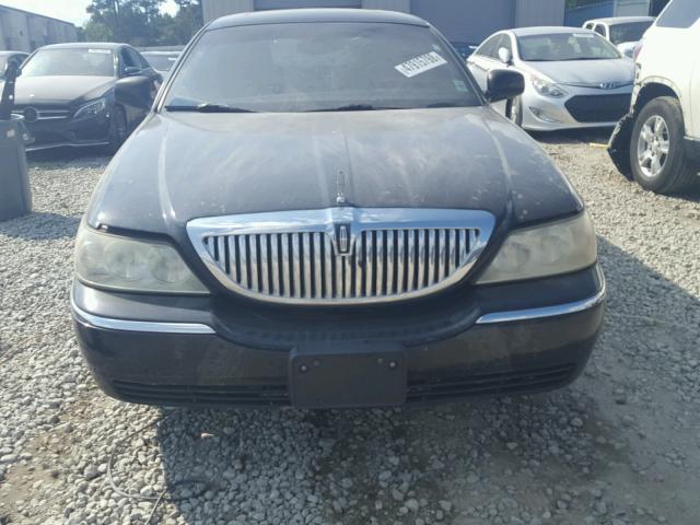 1LNHM83W74Y657290 - 2004 LINCOLN TOWN CAR U BLACK photo 9