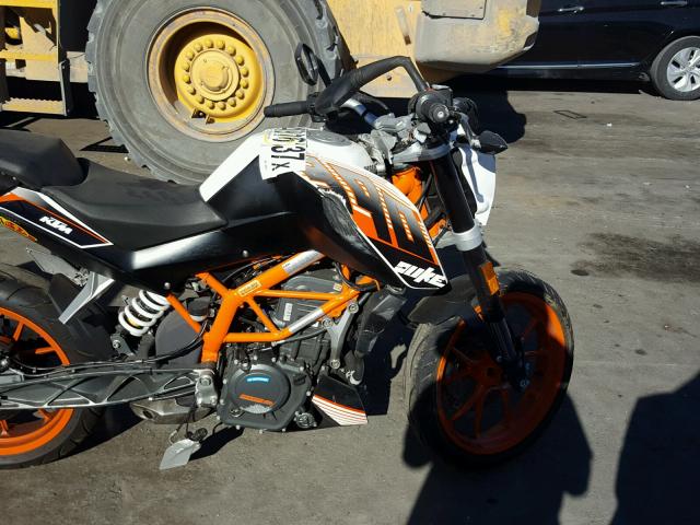 MD2JGJ404GC280024 - 2016 KTM RC 390 TWO TONE photo 5