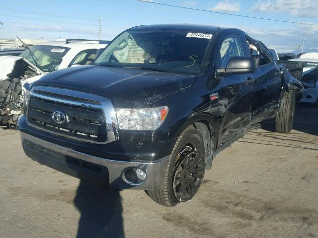 5TFDW5F1XDX320145 - 2013 TOYOTA TUNDRA CRE BLACK photo 2