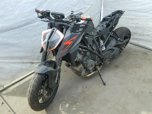 VBKV39409HM959315 - 2017 KTM 1290 SUPER BLACK photo 2