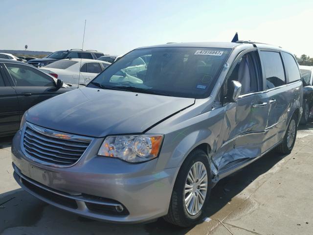 2C4RC1CG5DR683113 - 2013 CHRYSLER TOWN & COU SILVER photo 2