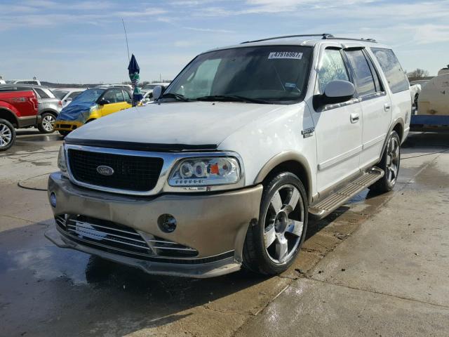 1FMRU17L11LA23624 - 2001 FORD EXPEDITION WHITE photo 2