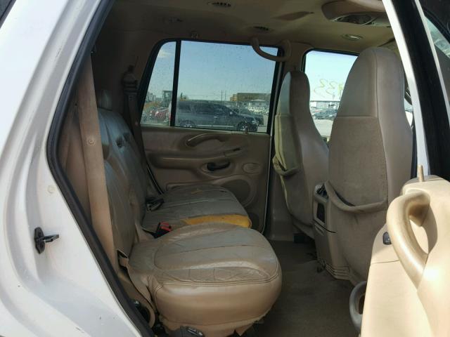 1FMRU17L11LA23624 - 2001 FORD EXPEDITION WHITE photo 6