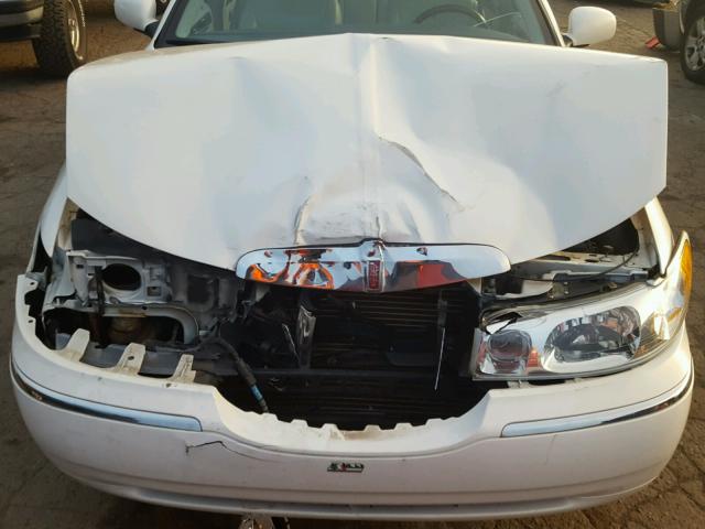 1LNHM82W12Y621111 - 2002 LINCOLN TOWN CAR S WHITE photo 7