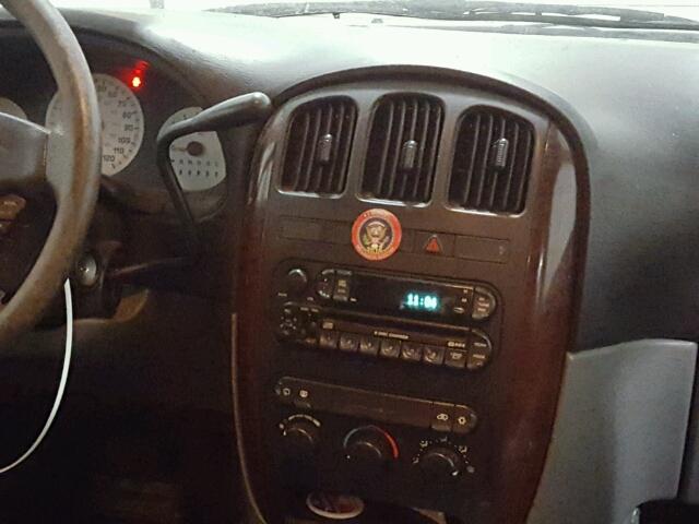 1C4GP45R84B504542 - 2004 CHRYSLER TOWN & COU BLUE photo 9