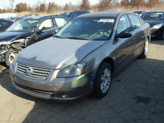 1N4AL11D25C341785 - 2005 NISSAN ALTIMA S GRAY photo 2