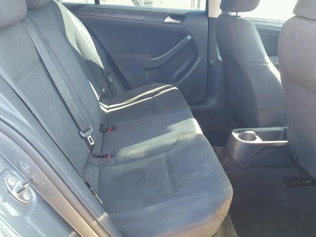 3VW2K7AJXBM330700 - 2011 VOLKSWAGEN JETTA BASE GRAY photo 6