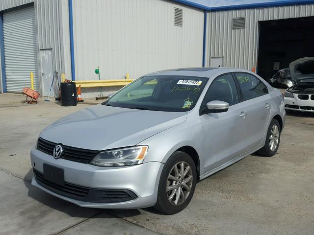 3VWDP7AJ3CM009982 - 2012 VOLKSWAGEN JETTA SE 银色 照片 2