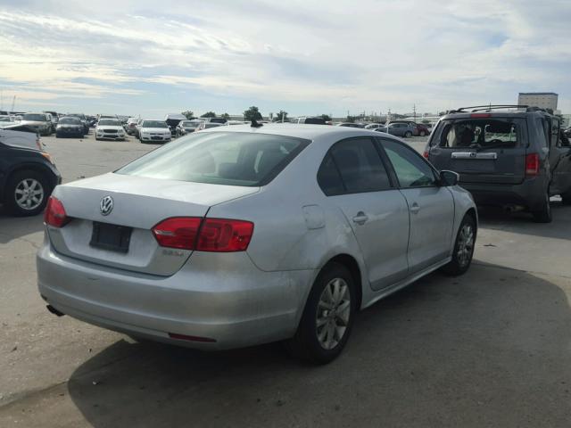 3VWDP7AJ3CM009982 - 2012 VOLKSWAGEN JETTA SE 银色 照片 4