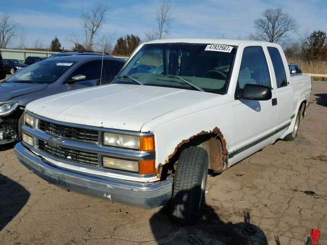 2GTEC19R7W1525011 - 1998 GMC SIERRA C15 WHITE photo 2