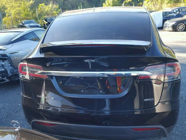 5YJXCBE2XHF038280 - 2017 TESLA MODEL X BLACK photo 10