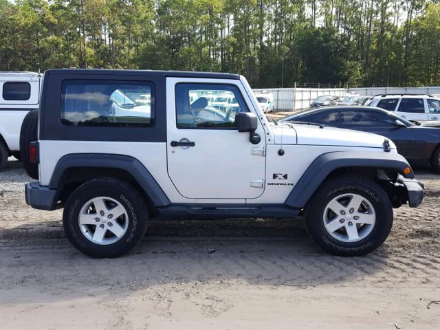 1J4FA24177L108897 - 2007 JEEP WRANGLER X SILVER photo 9