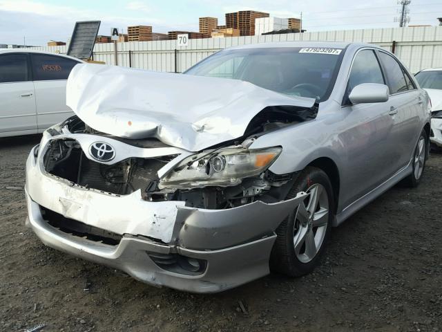 4T1BF3EK4BU195210 - 2011 TOYOTA CAMRY BASE SILVER photo 2