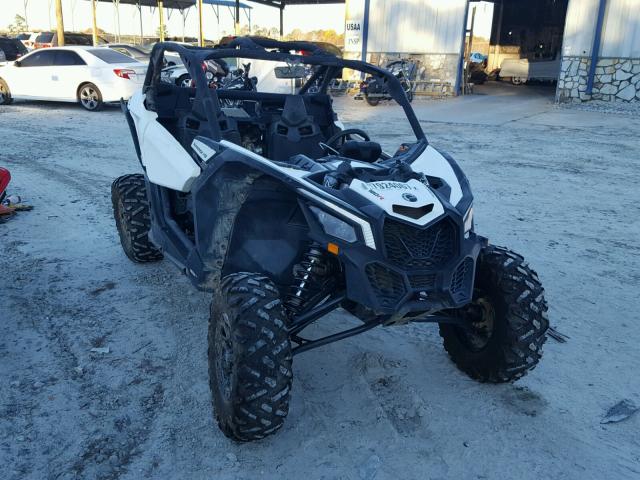 3JBVGAW2XHK000126 - 2017 CAN-AM MAVERICK X WHITE photo 1