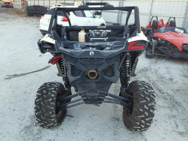 3JBVGAW2XHK000126 - 2017 CAN-AM MAVERICK X WHITE photo 10