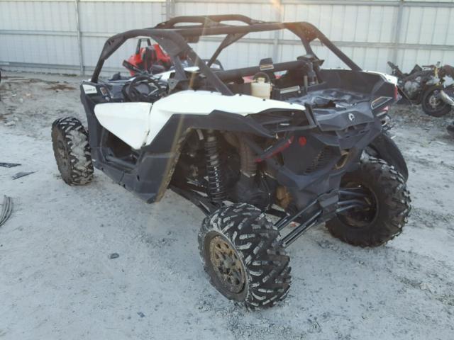 3JBVGAW2XHK000126 - 2017 CAN-AM MAVERICK X WHITE photo 3