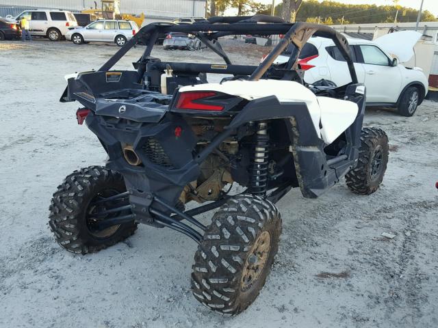 3JBVGAW2XHK000126 - 2017 CAN-AM MAVERICK X WHITE photo 4