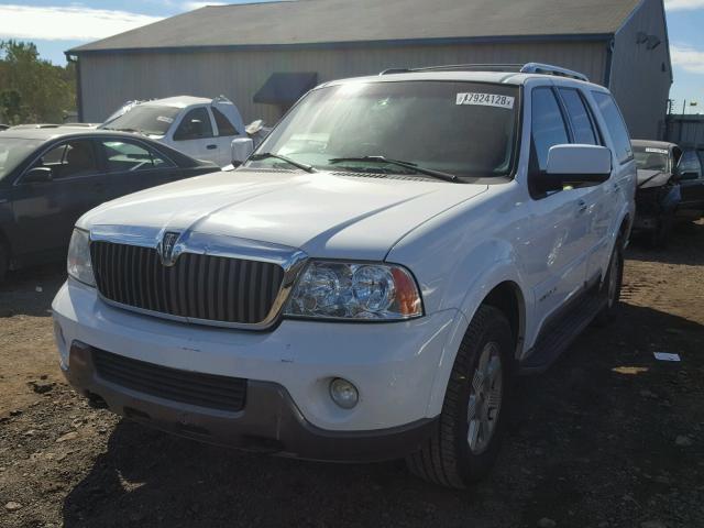 5LMFU27R03LJ20875 - 2003 LINCOLN NAVIGATOR Biały zdjęcie 2
