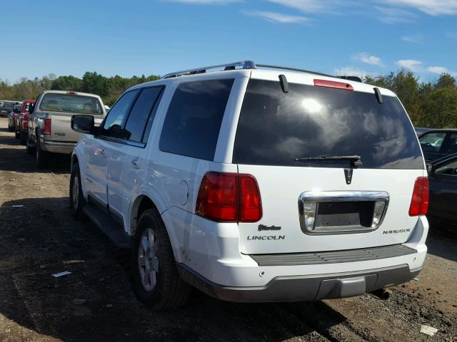 5LMFU27R03LJ20875 - 2003 LINCOLN NAVIGATOR Biały zdjęcie 3