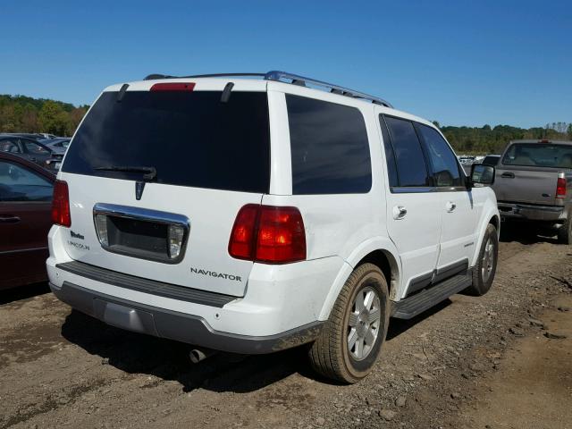 5LMFU27R03LJ20875 - 2003 LINCOLN NAVIGATOR Biały zdjęcie 4