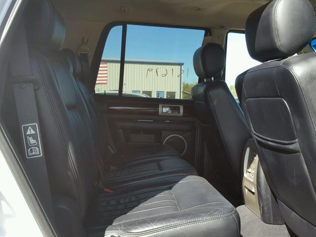 5LMFU27R03LJ20875 - 2003 LINCOLN NAVIGATOR Biały zdjęcie 6