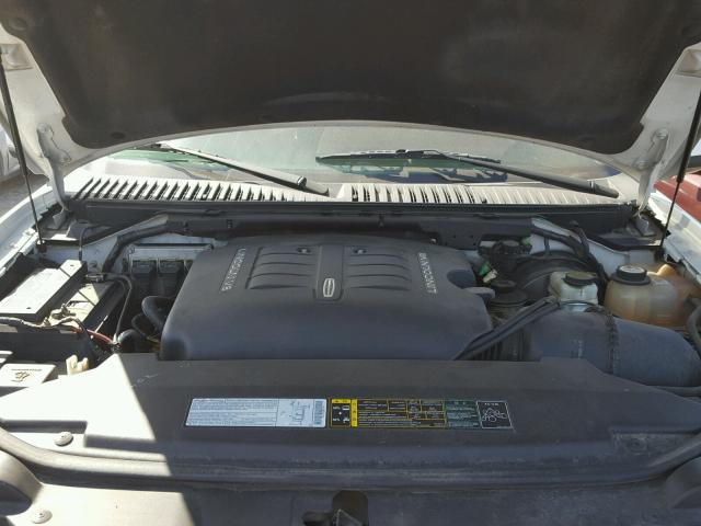 5LMFU27R03LJ20875 - 2003 LINCOLN NAVIGATOR Biały zdjęcie 7