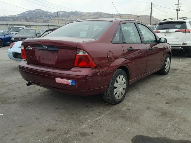 1FAHP34NX7W114610 - 2007 FORD FOCUS ZX4 RED photo 4