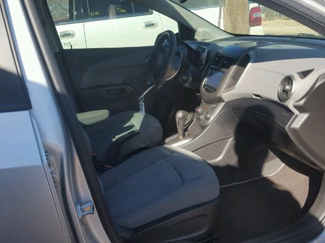 1G1JA5SHXE4238576 - 2014 CHEVROLET SONIC LS Gümüş foto 5