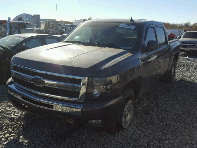 3GCPKSE39BG237172 - 2011 CHEVROLET SILVERADO GRAY photo 2