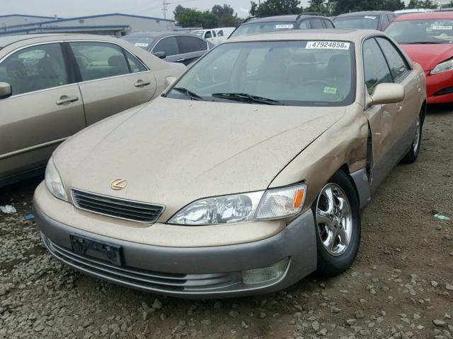 JT8BF28G4W5030987 - 1998 LEXUS ES 300 TAN photo 2