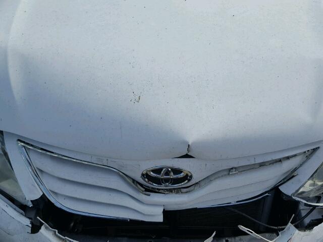 4T1BF3EK8BU688923 - 2011 TOYOTA CAMRY BASE WHITE photo 7