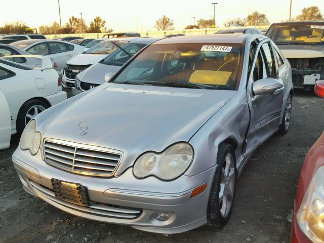 WDBRF61J65A654498 - 2005 MERCEDES-BENZ C 240 SILVER photo 2